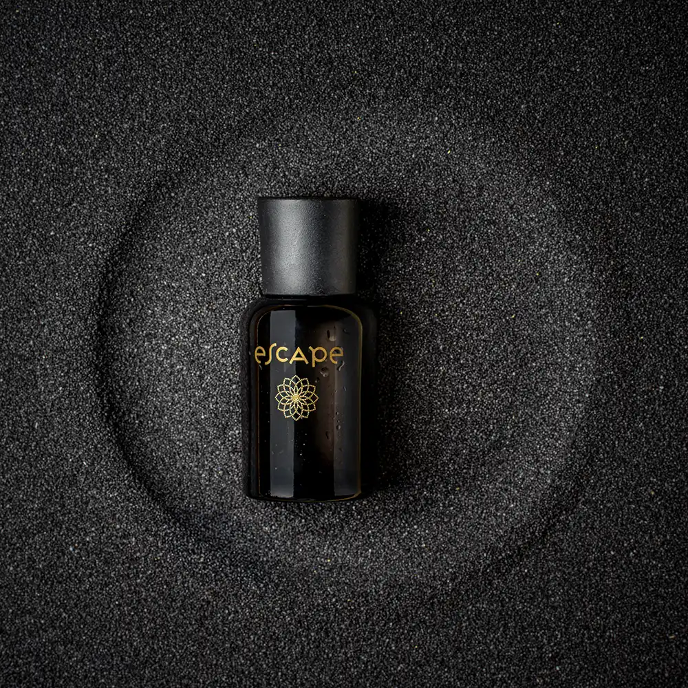 Photographie de produit d'un parfum de salon minimaliste